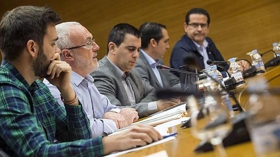 La comisión parlamentaria de Radiotelevisión Valenciana vota la propuesta de texto normativo de la futura ley del servicio público de radiotelevisión. 