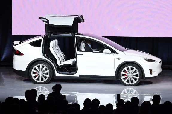 Presentación de un modelo de Tesla. :: AFP PHOTO / SUSANA BATES