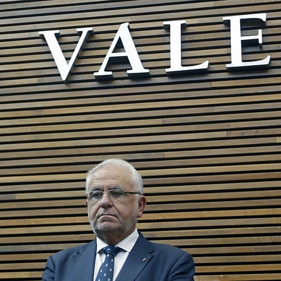 Juan Cotino durante una sesión de control al expresidente de la Generalitat Alberto Fabra . :: t. rodríguez