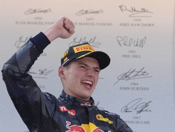 Max Verstappen, eufórico el domingo en Montmeló después de haber ganado su primer gran premio. :: josep lago/afp