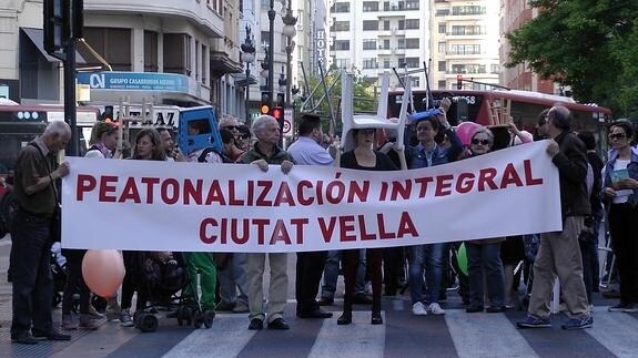 Vecinos y comerciantes piden la peatonalización integral de Ciutat Vella