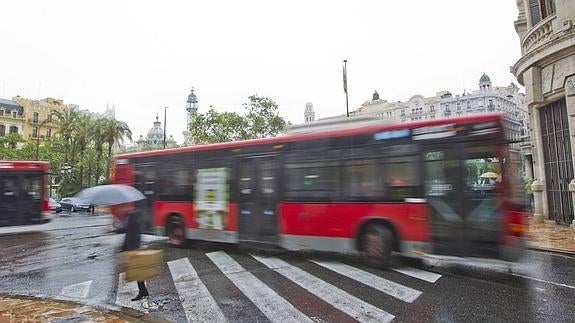 Microconciertos de la Berklee en los autobuses de la EMT