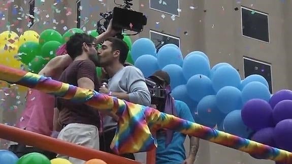 Miguel Ángel Silvestre y la fiesta más salvaje de 'Sense8'
