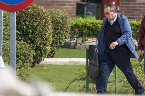 Carlos Fabra, a su salida de la cárcel de Aranjuez. :: efe