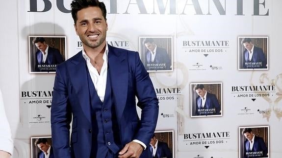 Bustamante busca la raíz de los clásicos en 'Amor de los dos', su nuevo disco