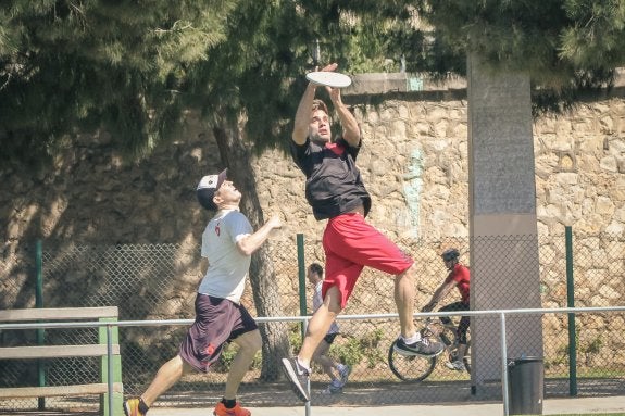 El ultimate frisbee se hace hueco en Valencia