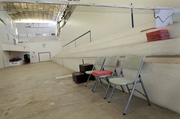 El trinquet de Pelayo, días después de que lo adquiriese José Luis López. :: jesús signes