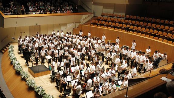 LAS PROVINCIAS y Bankia convocan 150 becas para músicos de entre 10 y 14 años