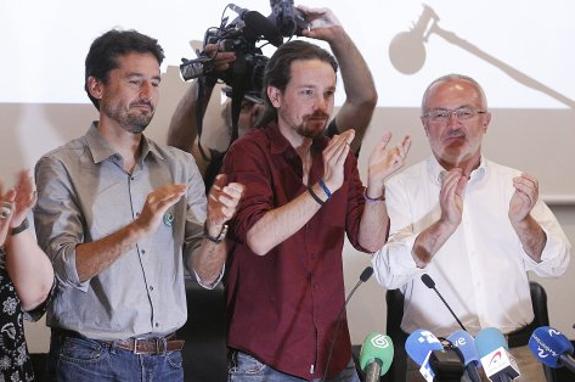 Jordi Peris, Pablo Iglesias y Antonio Montiel, en un acto en Valencia. :: J.SIGNES