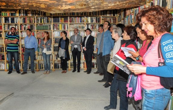 La biblioteca, habilitada en un antiguo potro.