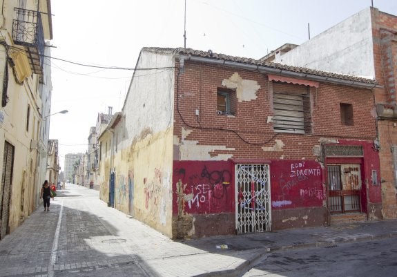 Inmueble de la calle Escalante que sufrió un intento de ocupación ilegal hace una semana. :: damián torres