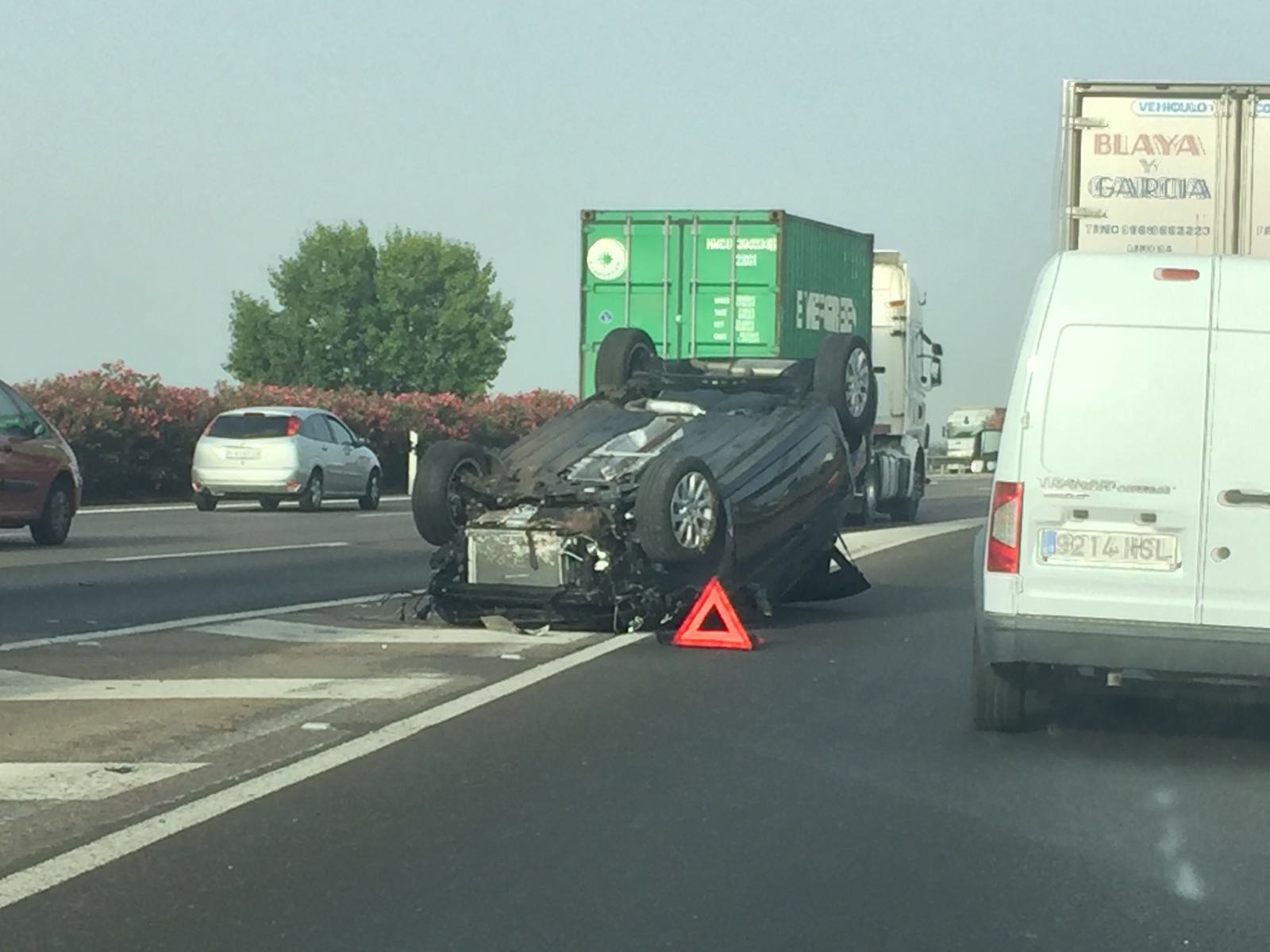 El efecto mirón provoca atascos en la A-7 en sentido Alicante