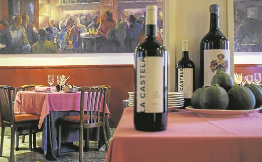 Vista del comedor de La Casetla. al fondo, la mesa donde se sentó Michelle Obama. 