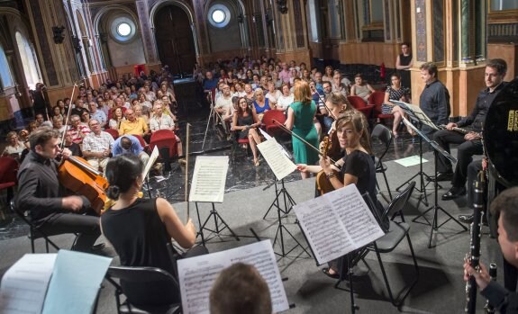 La vicepresidenta Amigó en el concierto 'Des de l'ombra a la llum'. Abulaila