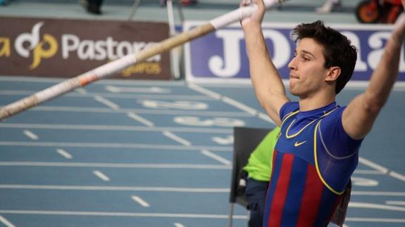 Vueling deja sin olimpiadas al saltador de pértiga Didac Salas