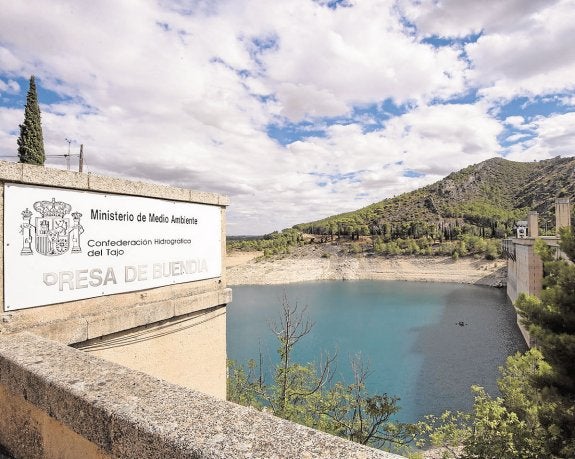 Vista del embalse de Buendía, de donde sale el trasvase al Segura. 