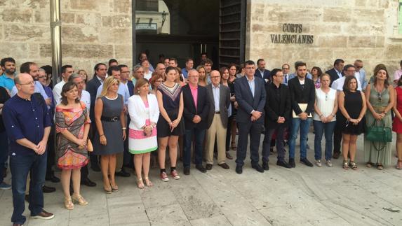 Concentración en la puerta de Les Corts. 