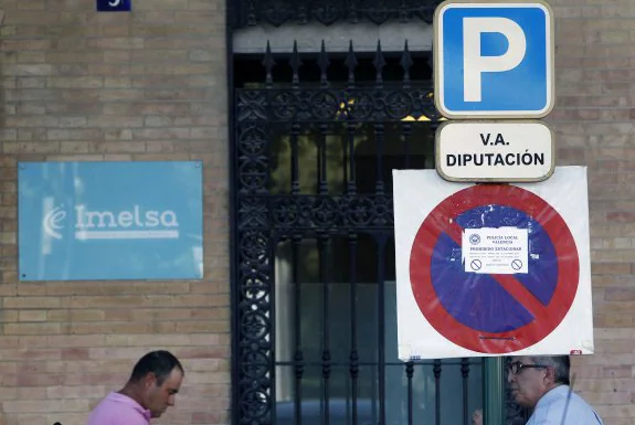 La entrada a la sede de la empresa pública de la Diputación. :: irene marsilla