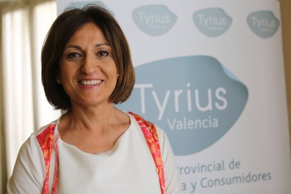 Vicenta Alcácer, presidenta de la Asociación de Amas de Casa y Mujeres Tyrius. :: carolina amor