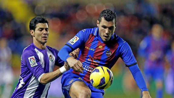 David Navarro, en un partido Valladolid-Levante UD.