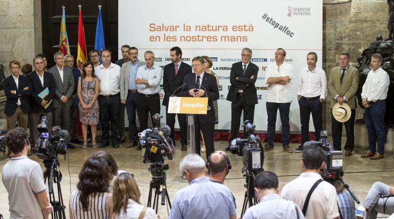 El president de la Generalitat, Ximo Puig, dirige unas palabras tras la firma del convenio de colaboración entre el Gobierno valenciano y los medios de comunicación de la Comunitat en materia de prevención de incendios forestales.