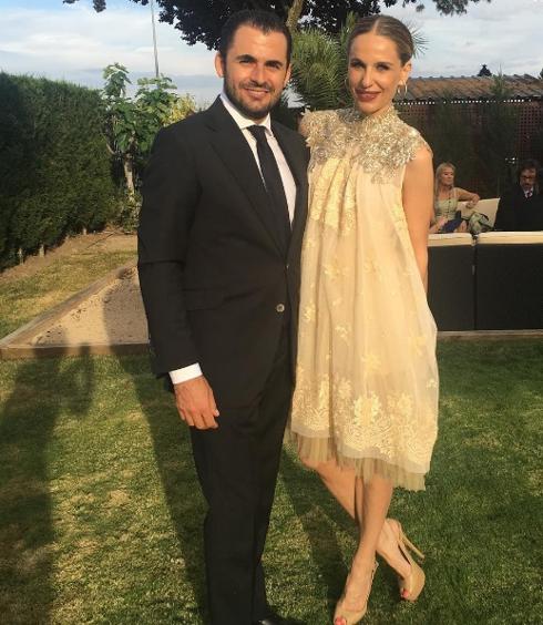 La pareja, en una boda.