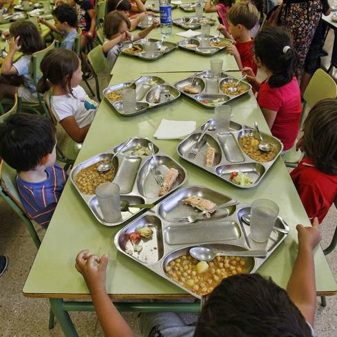 Las ayudas al comedor municipales sólo se podrán tramitar en agosto pese a que las guarderías están cerradas