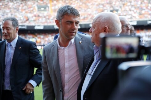 Piojo habla con Guillot, ayer en Mestalla. :: j. monzó