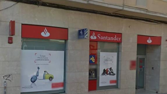 Fachada de la sucursal del Banco Santander en Tavernes Blanques. 