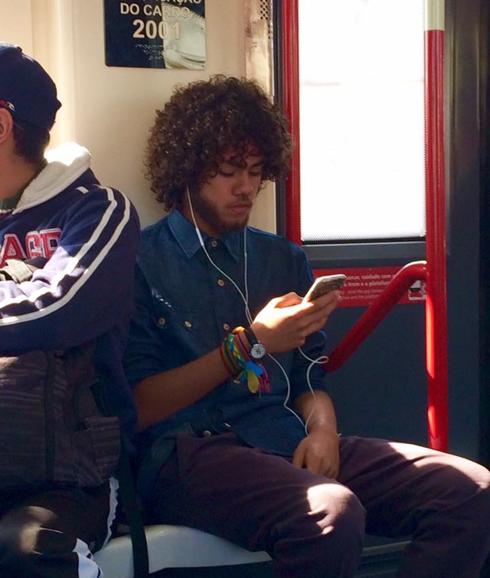 Se enamora de un chico en el metro y lo encuentra gracias a Facebook