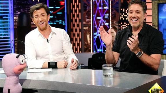 El actor y músico Emilio Aragón junto a Pablo Motos, durante su participación como invitado en 'El Hormiguero'.
