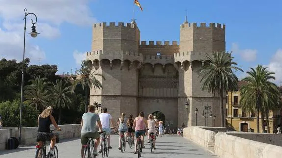 Tours en bici por el centro de Valencia para turistas. 