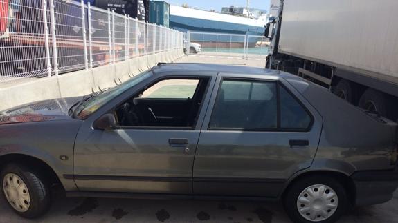 Un coche cae al mar en el Puerto de Valencia