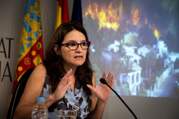 Mónica Oltra durante la rueda de pensa de ayer tras el pleno del Consell. :: efe / biel aliño