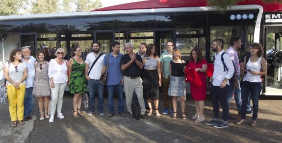 El equipo de gobierno, a su llegada a El Saler. :: damián torres