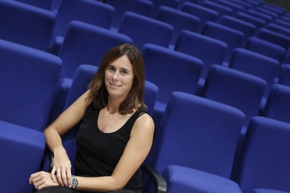 Edurne Pasaban, en el salón de ESIC Valencia donde impartió una conferencia. :: irene marsilla