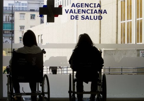 Una paciente, en la sala de espera de un hospital. :: damián torres