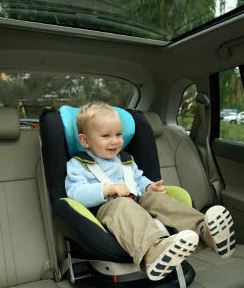 Así deben ir los menores en los vehículos