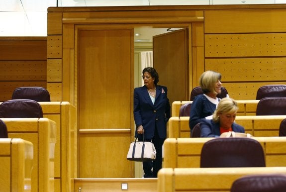 La exalcaldesa Rita Barberá accede al Senado para participar ayer en la sesión plenaria. :: efe/j. p. gandul