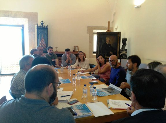 Los concejales, García y Gimeno, durante la reunión. :: lp