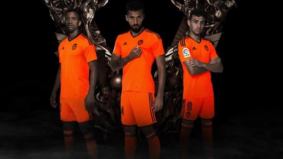 El Valencia CF presenta la tercera equipación
