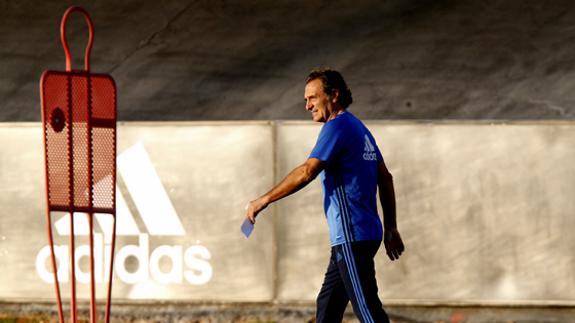 Cesare Prandelli, en la Ciudad Deportiva de Paterna, durante su primer entrenamiento.