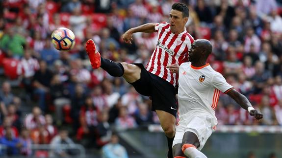 Mangala solo tiene una contractura en el bíceps femoral