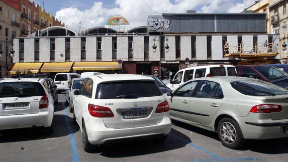 El Ayuntamiento regulariza el aparcamiento para abastecer los mercados de Rojas Clemente y Jerusalén