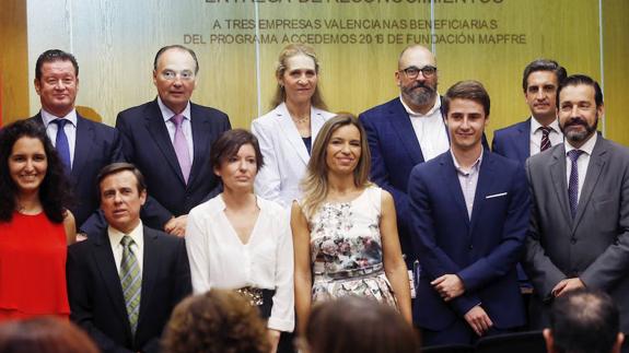 La Infanta Elena entrega un galardón a tres empresas valencianas por crear empleo estable