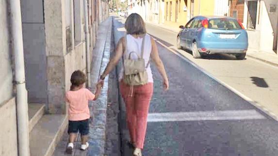 Massarrojos se moviliza por el traslado de una carretera que pasa junto a viviendas