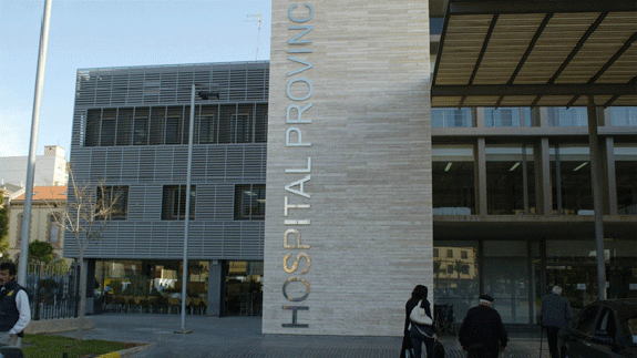 Una de las entradas del Hospital Provincial de Castellón.