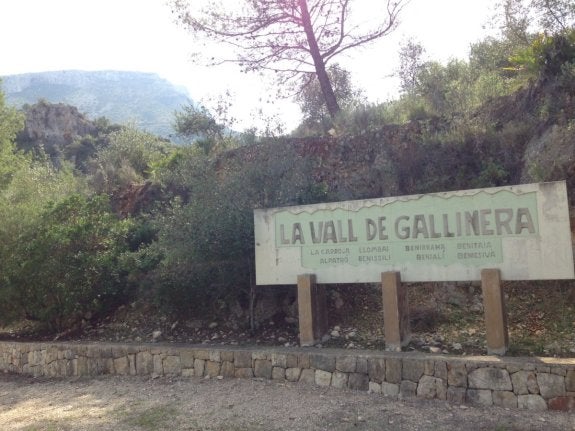 Los vecinos y turistas critican que los cazadores no respetan las fronteras de los cotos. :: LP