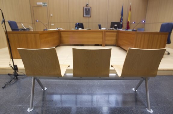 Sala de un juzgado de la Ciudad de la Justicia de Valencia. :: damián torres