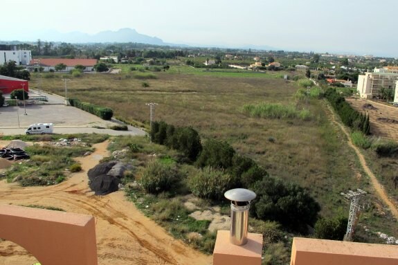 La partida Negrals, en primer plano, seguida de Madrigueres Nord, donde se proyecta la estación de autobuses definitiva. :: Tino Calvo